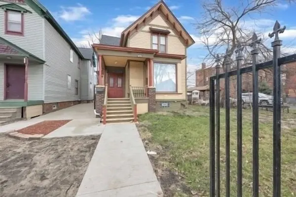Photo 1 - Detroit Getaway: 2-bedroom Apartment for 7 & Wifi