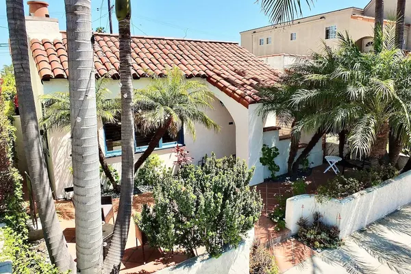 Photo 1 - Belmont Shore Coastal Cottage - Cozy Home for 6 - 2 Blocks to Beach