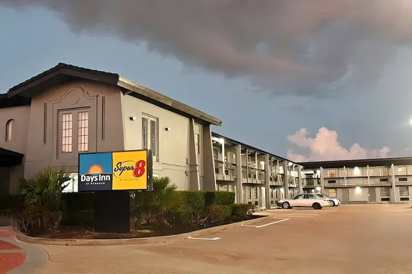 Photo 1 - Super 8 By Wyndham Texas City