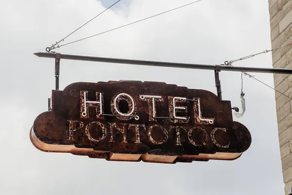 Photo 1 - Hotel Pontotoc
