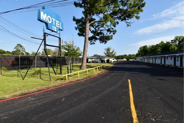Photo 1 - Motel 19 By Capital O Baytown I-10