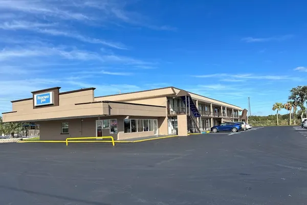 Photo 1 - Rodeway Inn Bushnell