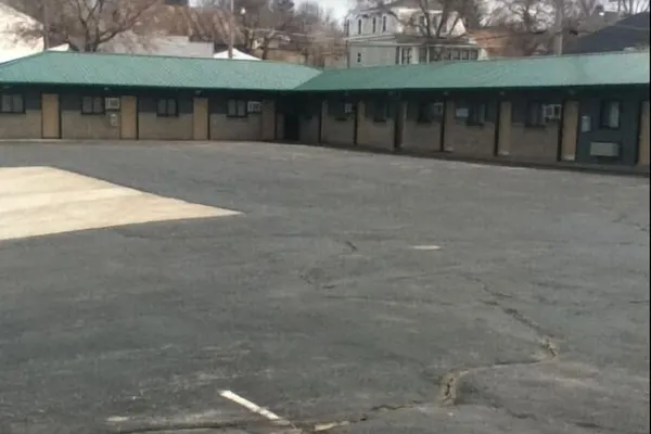 Photo 1 - Bel Aire Motel