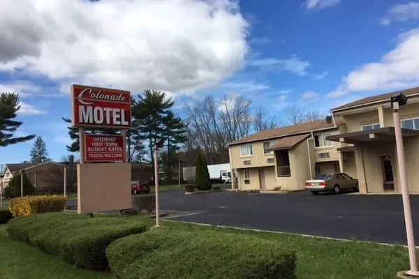 Photo 1 - Colonade Motel