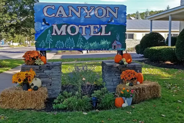 Photo 1 - The Canyon Motel