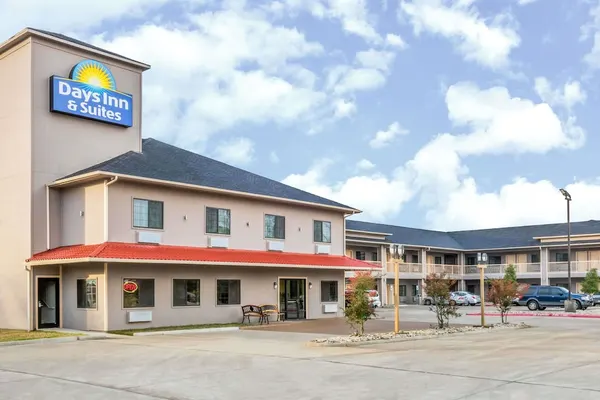 Photo 1 - Days Inn & Suites by Wyndham Madisonville