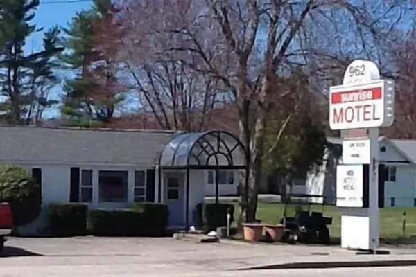 Photo 1 - Sunrise Motel