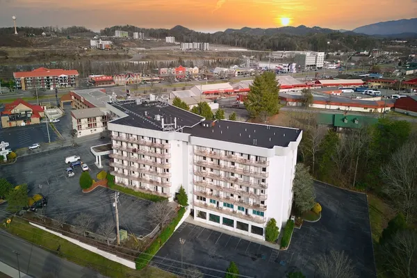 Photo 1 - Park Tower Inn