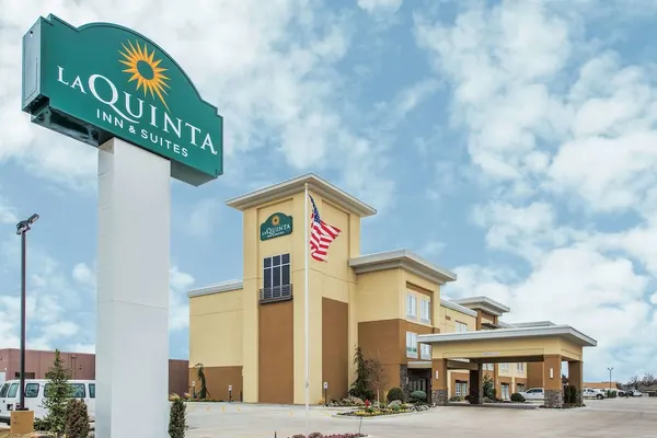 Photo 1 - La Quinta Inn & Suites by Wyndham Enid