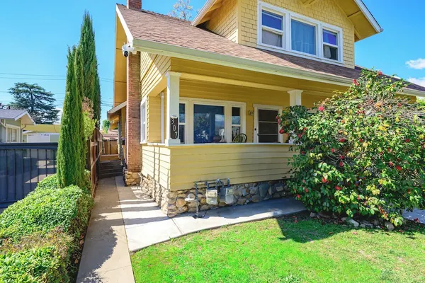 Photo 1 - Cozy Home Near LA With Full Kitchen Laundry