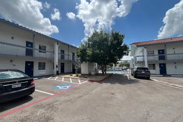 Photo 1 - Studio 6 Suites Euless, Tx – Dfw West