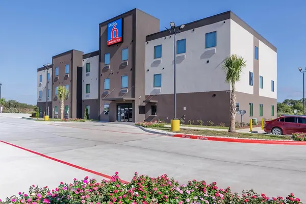 Photo 1 - Studio 6 – Giddings, Tx