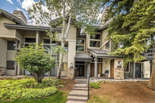 Photo 1 - Ridgepoint Retreat Mountain Escape for 8 w/ Resort Amenities