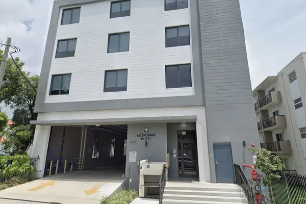 Photo 1 - Metro Park Hotel