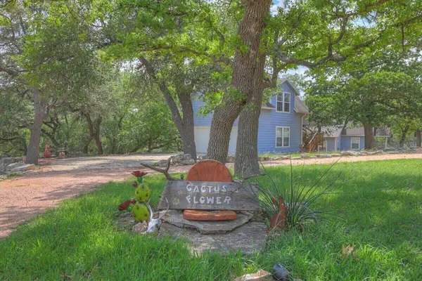 Photo 1 - Cactus Flower Lodge-20 min to Downtown-starlit Sky Views