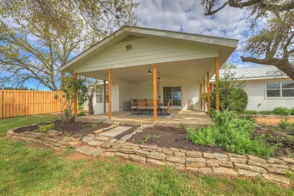 Photo 1 - Family-friendly Hill Country Retreat Sleeps 11 + Hot Tubs