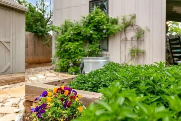 Photo 1 - Remmler Nest Hot-tub Prime Location 3-blks to Main!