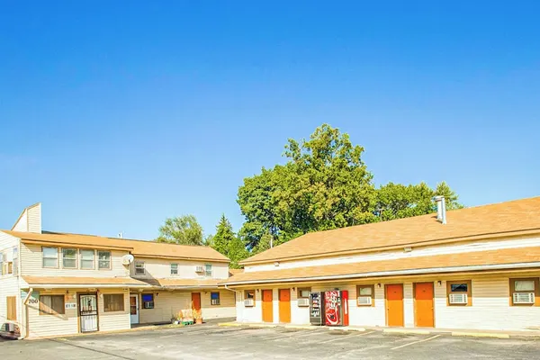 Photo 1 - Hotel O Best Rest Inn Springfield US 36