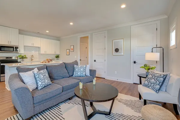 Photo 1 - Melrose Melody - 5 Mins to Broadway