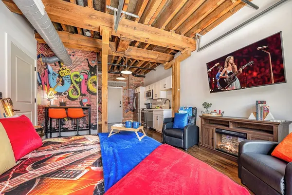 Photo 1 - Lowkey - Pool & Gym - Mins to Broadway