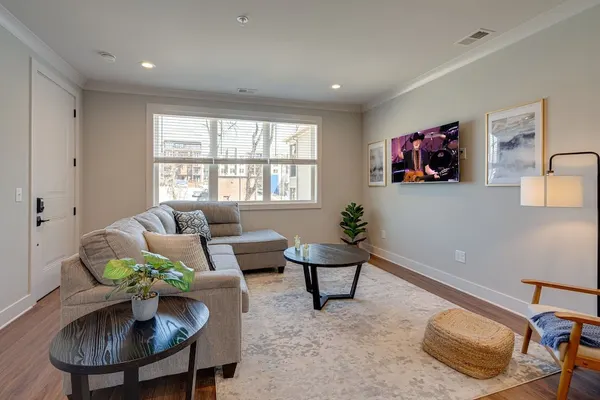 Photo 1 - Merry Melrose -mins to Broadway- Sleeps 6