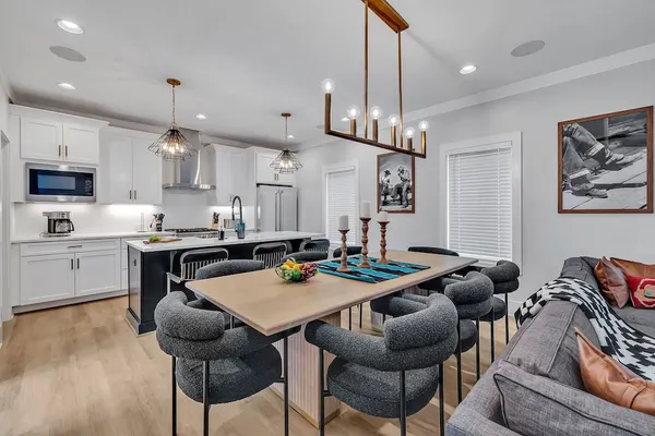 Photo 1 - Bass - Private Rooftop - 8 Mins to Broadway