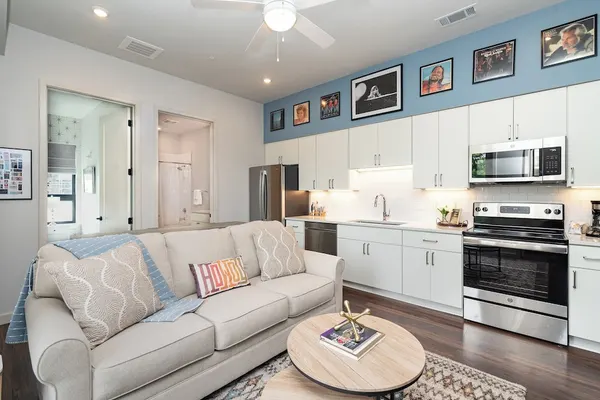 Photo 1 - Harmony Outpost-pool & Gym-4 Mins To Broadway