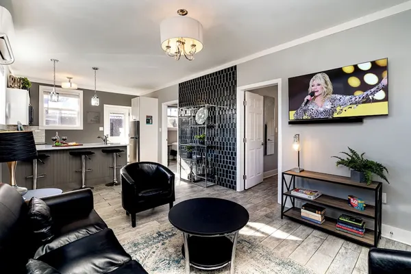 Photo 1 - Opulent Pearl - Private Patio - Mins to Broadway