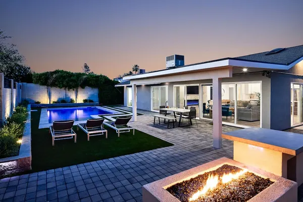 Photo 1 - Desert Daze - Sparkling Pool - Mins to Old Town