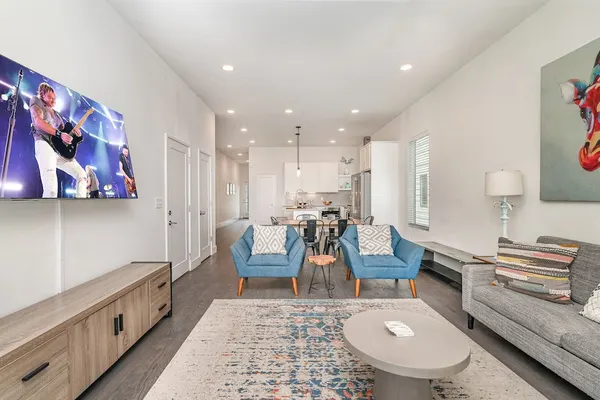 Photo 1 - Jade - Private Patio and Balcony - Near Germantown