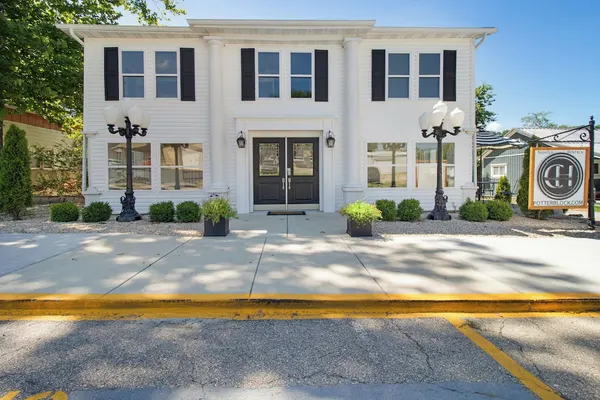 Photo 1 - The Commercial Hotel