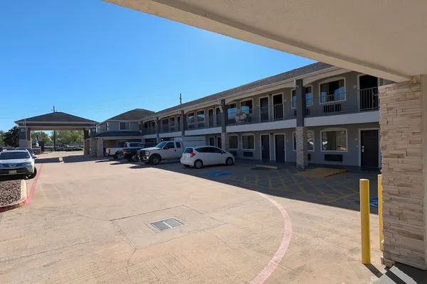 Photo 1 - Platinum Inn and Suites Houston