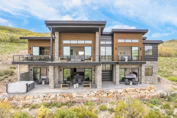 Photo 1 - Mountain Lover by Avantstay Luxe Escape w/ Views Hot Tub, Gym, Movie Theater
