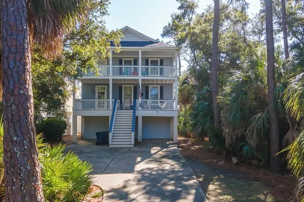 Photo 1 - Spacious 4-bed, 4-bath Home in the Heart of Fripp Island