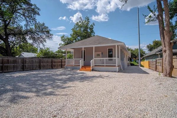 Photo 1 - 3br/3ba Urban Escape Just Minutes From Downtown!