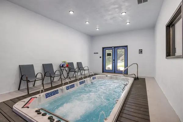 Photo 1 - New Cabin w Indoor Swim Spa Hot Tub Gameroom