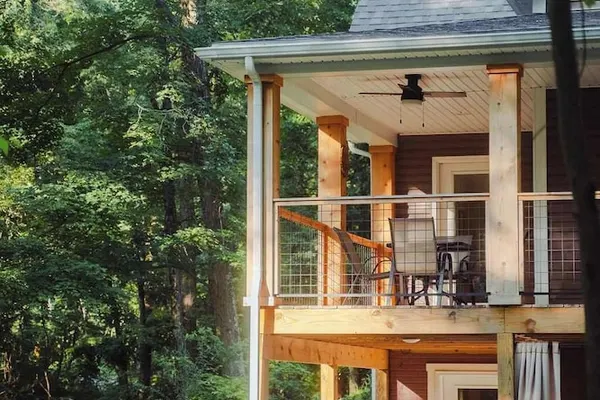 Photo 1 - Modern 2 BD Cabin With hot tub & Games & Central Loc