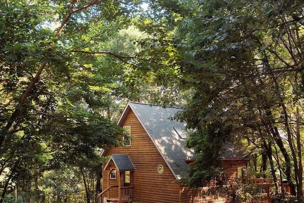 Photo 1 - Cheerful Two Bdrm Cabin With Hot Tub & Pet Friendly