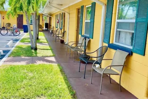 Photo 1 - Glades Motel