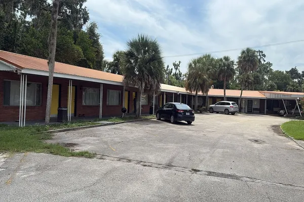 Photo 1 - Cross City Motel