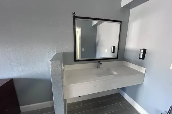 Photo 1 - Airport Motor Inn