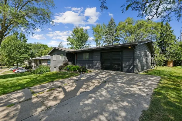 Photo 1 - Iowa City 4br Backyard Walk To Stadium 4 Bedroom Home