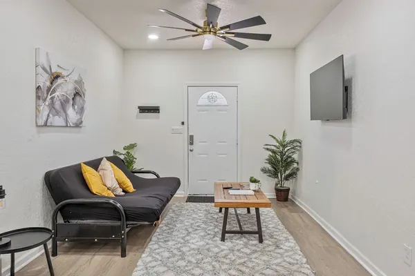 Photo 1 - Glorius Amazing 2BR 1BA Stay Near Lively Downtown