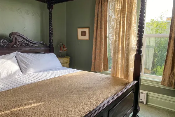 Photo 1 - Upstairs at Thevictorian - Lush Walkable and Dog-friendly Retreat - Steps From Downtown Bellingham