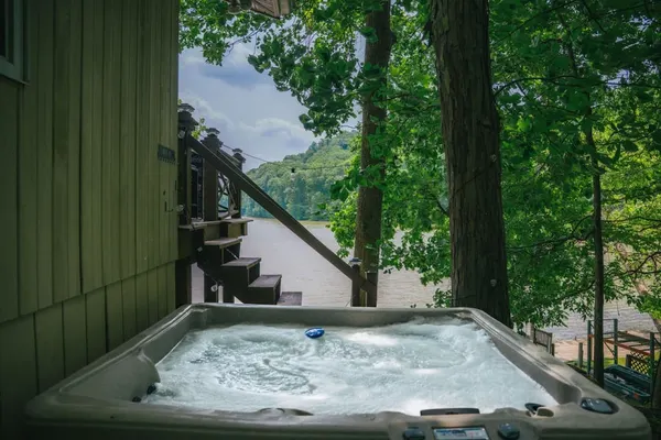 Photo 1 - Lakefront Hot tub Amazing Views 35 min to Indy