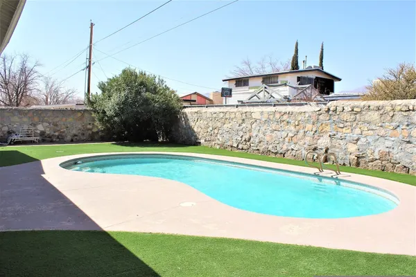 Photo 1 - El Chuco Home W Pool Pool Table 15 min Downtown