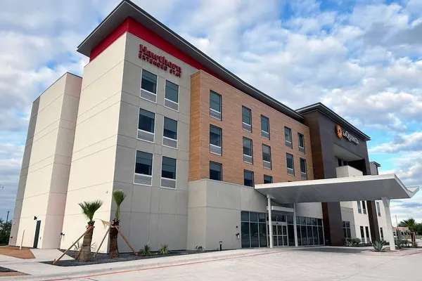 Photo 1 - La Quinta Inn & Suites by Wyndham Eagle Pass