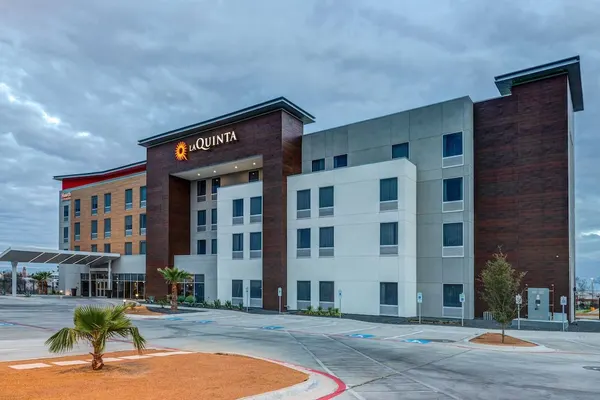 Photo 1 - La Quinta Inn & Suites by Wyndham Eagle Pass