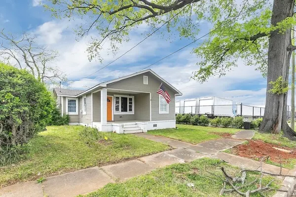 Photo 1 - 37th Street Bungalow