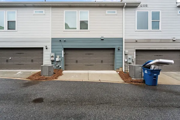 Photo 1 - King 3BR Townhouse in Camp North End